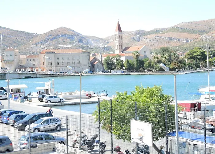 Πανσιόν Alexante Τρογκίρ