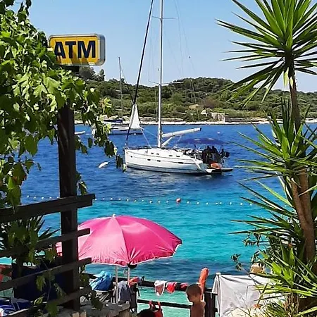 Alexante Πανσιόν Τρογκίρ