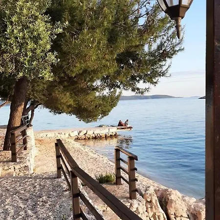 Alexante Πανσιόν