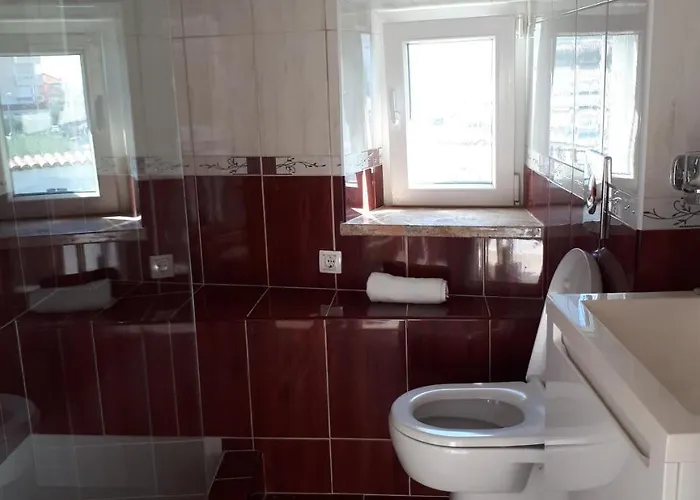 Alexante Πανσιόν Τρογκίρ